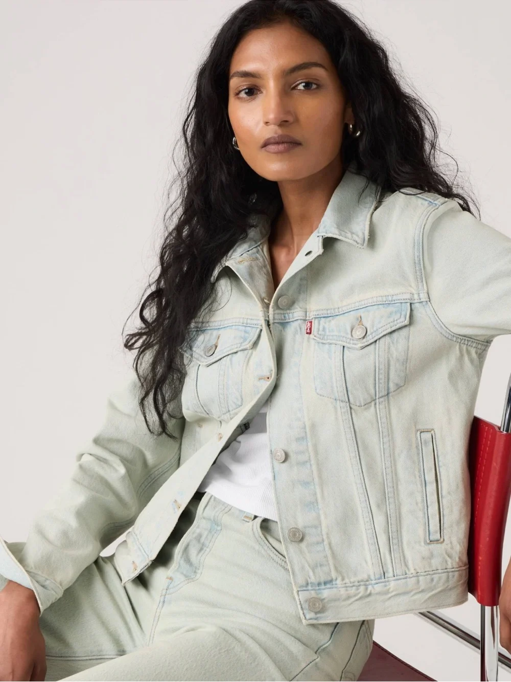 LEVI’S Bleached Denim Trucker Jacket Embroidered Sleeves Y XL Fits S Small Adult